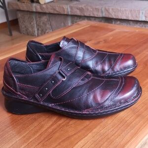 Naot plum-coloured slip-on shoes